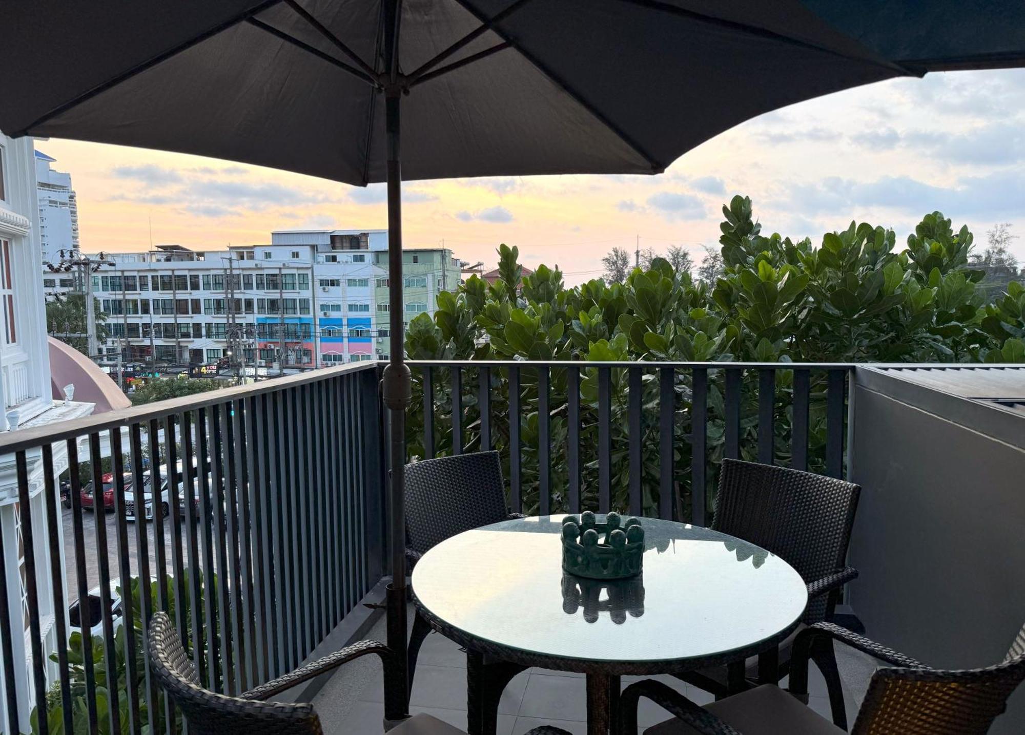The Deck Condominium By Lofty Patong Exterior photo