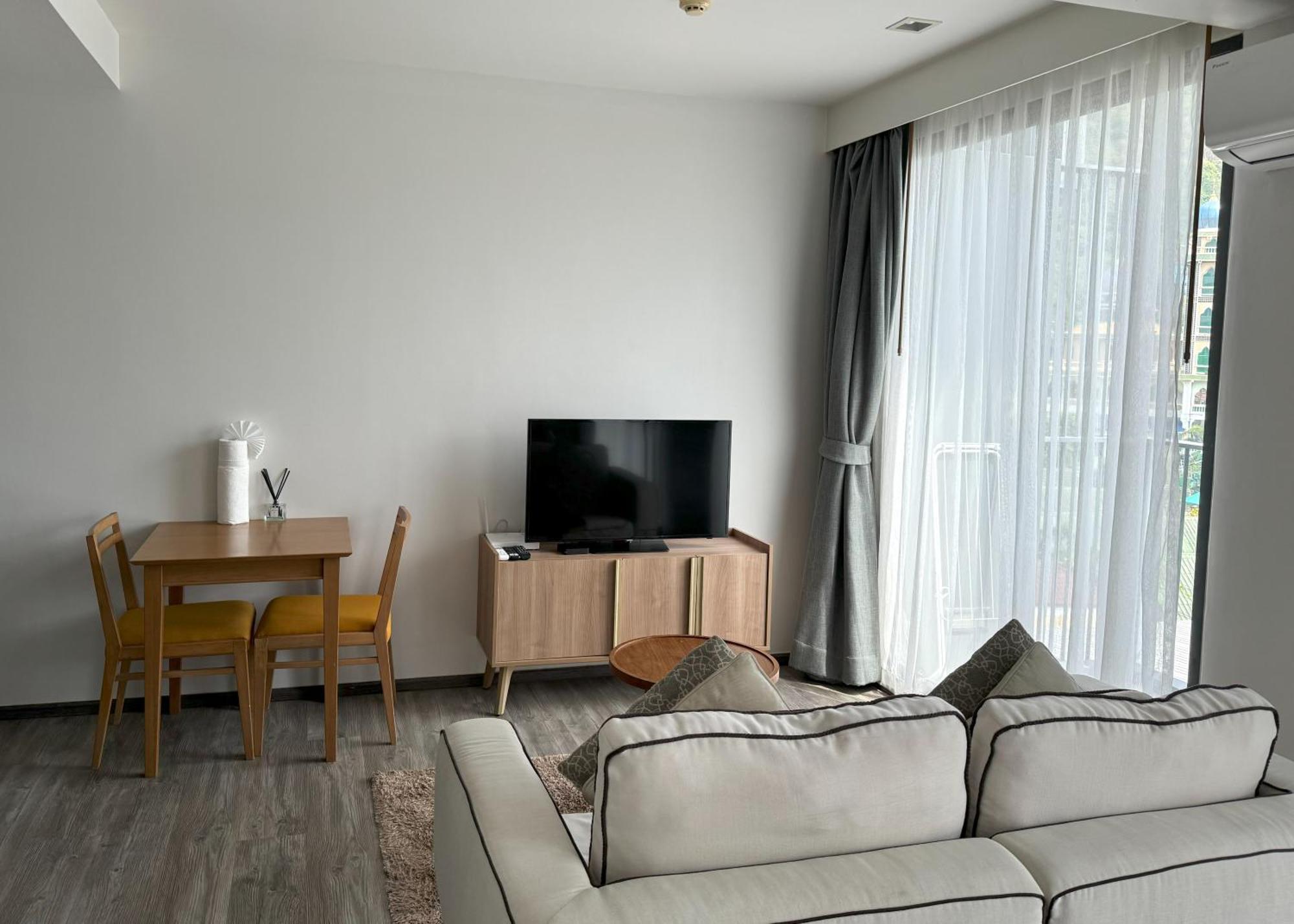 The Deck Condominium By Lofty Patong Room photo